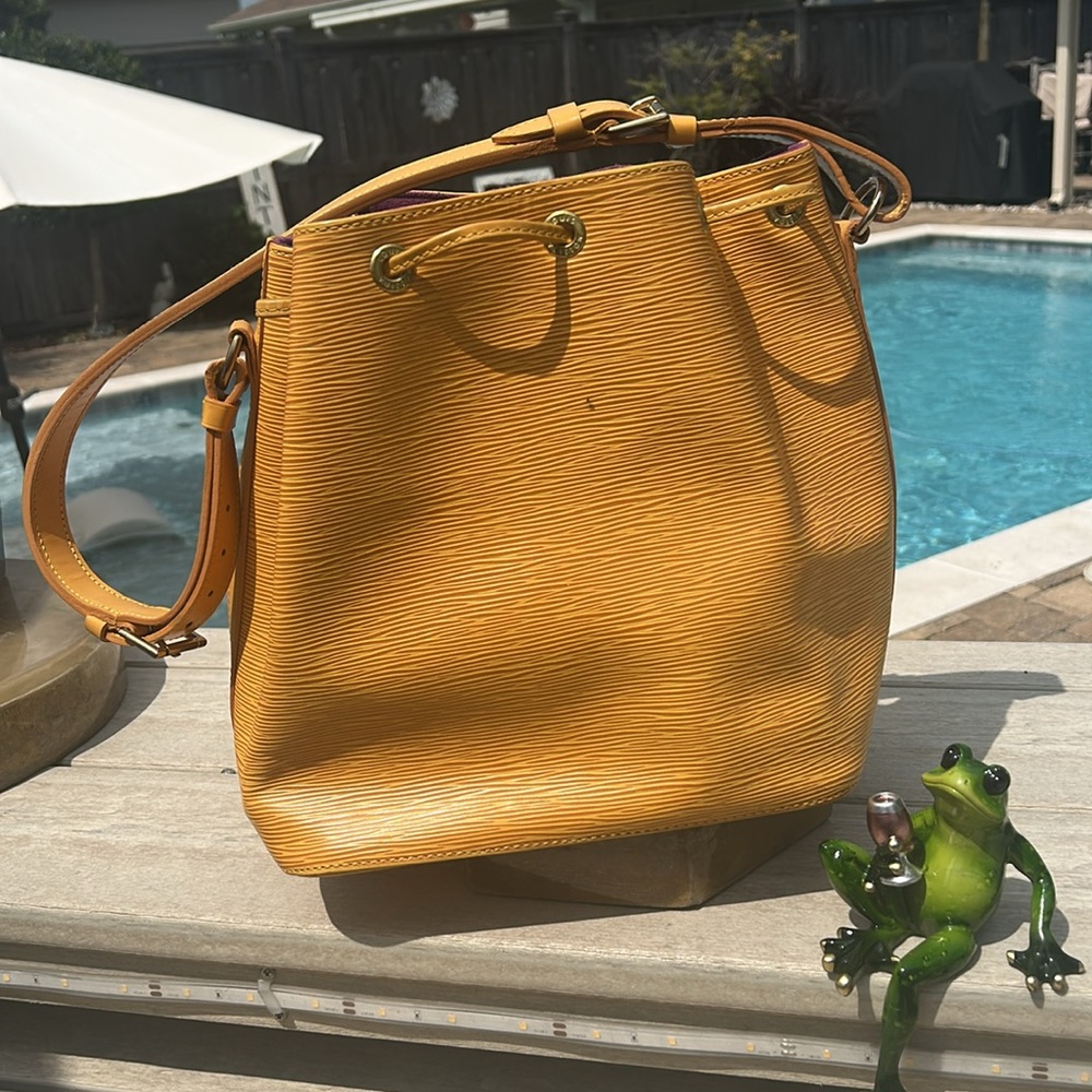 Louis Vuitton Petit Noé Bag - Picture 4 of 4